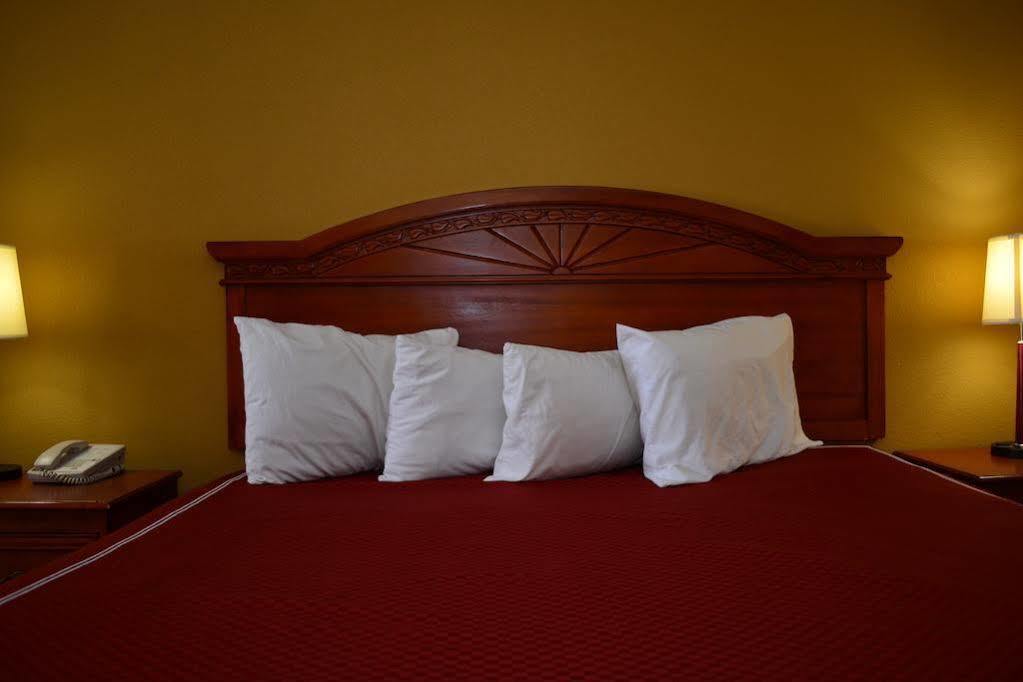 Americas Best Value Inn Yukon Buitenkant foto