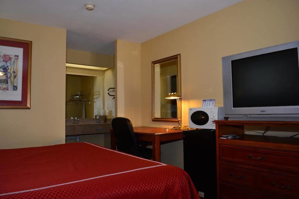 Americas Best Value Inn Yukon Buitenkant foto