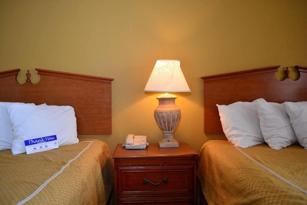 Americas Best Value Inn Yukon Buitenkant foto