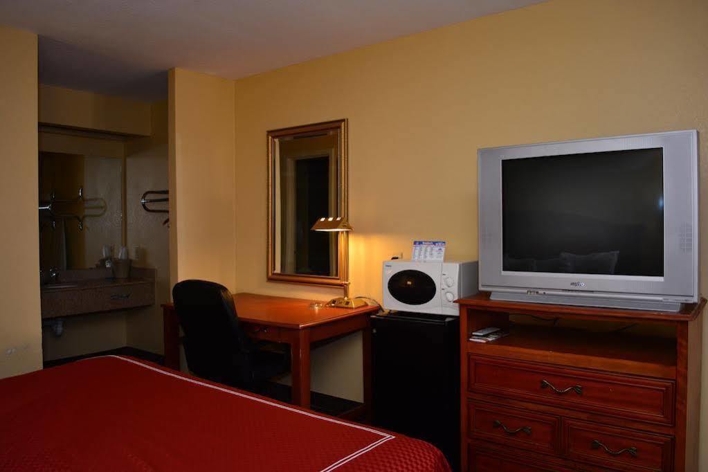 Americas Best Value Inn Yukon Buitenkant foto