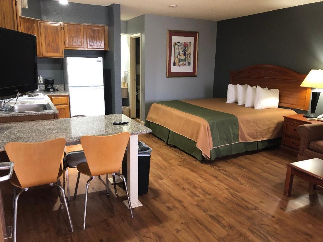 Americas Best Value Inn Yukon Buitenkant foto